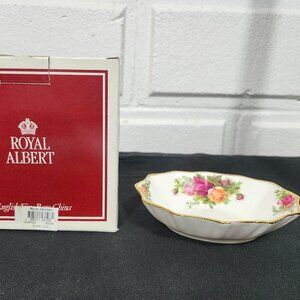 Vintage Royal Albert Old Country Roses Sweet, Oval Dish